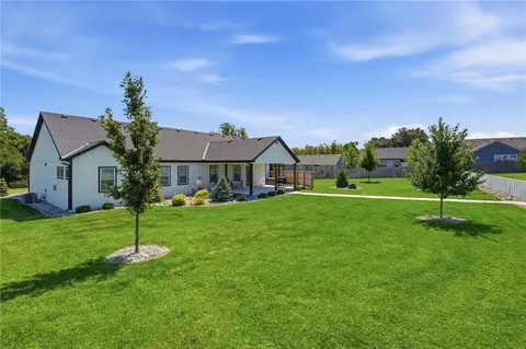 Exterior - 15928 E Cogan Ln, Independence, MO 64050 photo 9 of 16