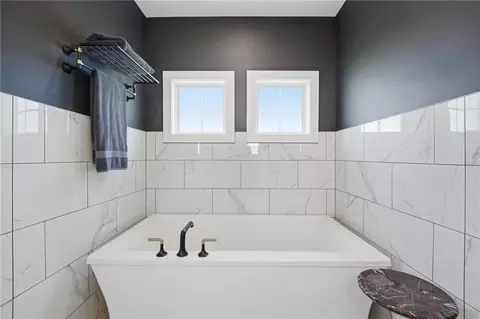 Bath - 15928 E Cogan Ln, Independence, MO 64050 photo 5 of 9