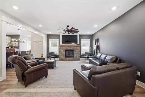 Living - 15928 E Cogan Ln, Independence, MO 64050 photo 1 of 3