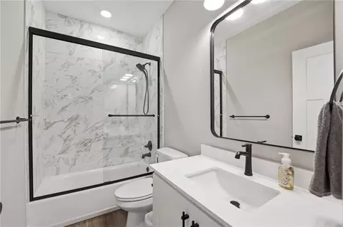 Bath - 15928 E Cogan Ln, Independence, MO 64050 photo 7 of 9