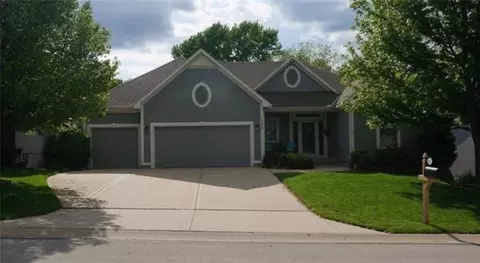 7326 Charles St, Shawnee, KS 66216