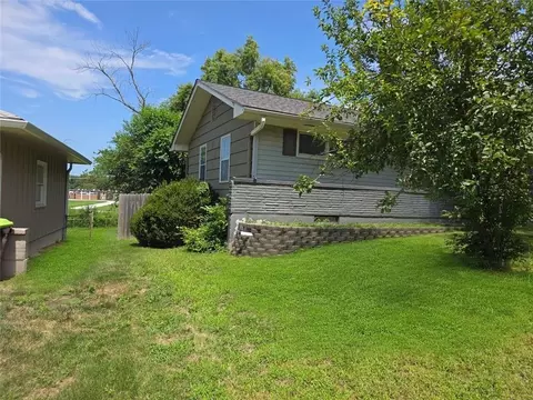 Exterior - 8504 E 85th St, Raytown, MO 64138 photo 8 of 8