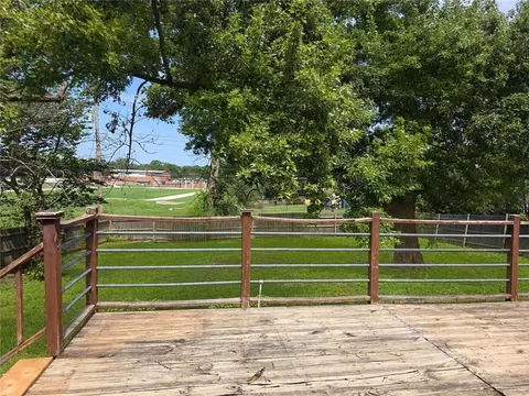 Exterior - 8504 E 85th St, Raytown, MO 64138 photo 2 of 8
