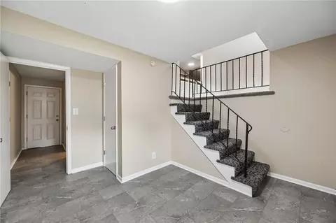 Entry Way - 16412 E 32nd St, Independence, MO 64055 photo 2 of 3