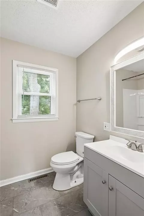 Bath - 16412 E 32nd St, Independence, MO 64055 photo 2 of 3