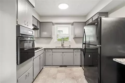 Kitchen - 16412 E 32nd St, Independence, MO 64055 photo 2 of 2