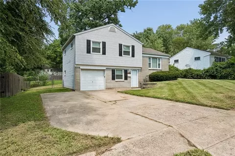 Exterior - 16412 E 32nd St, Independence, MO 64055 photo 3 of 5