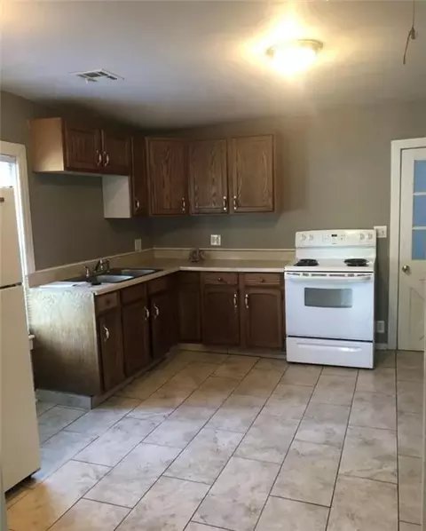 609 E 15th St, Joplin, MO 64804 photo 2