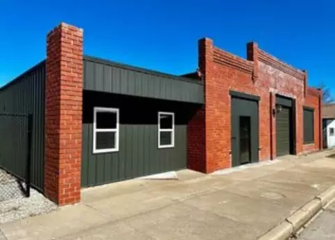 111 E Butler St, Yates Center, KS 66783