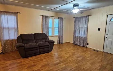 Living - 913 E 5th St, Pittsburg, KS 66762 photo 4 of 4