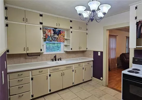 Kitchen - 913 E 5th St, Pittsburg, KS 66762 photo 3 of 3