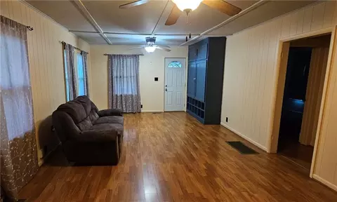 Living - 913 E 5th St, Pittsburg, KS 66762 photo 3 of 4