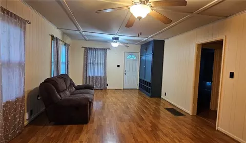 Living - 913 E 5th St, Pittsburg, KS 66762 photo 1 of 4
