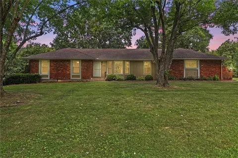 25322 Lone Pine Dr, Cleveland, MO 64734