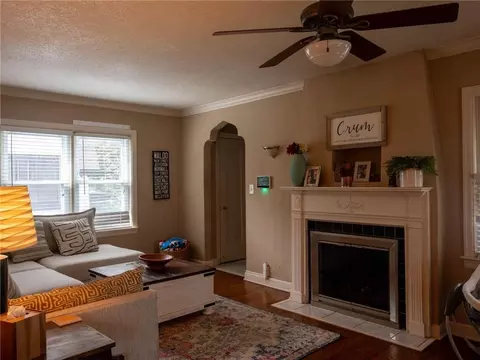 7551 Grand Ave, Kansas City, MO 64114