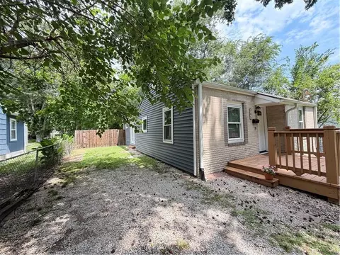Exterior - 106 NE Ash St, Lees Summit, MO 64063 photo 2 of 8