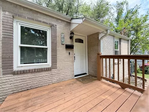Exterior - 106 NE Ash St, Lees Summit, MO 64063 photo 4 of 8
