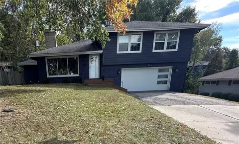 5605 W 49th St, Mission, KS 66202