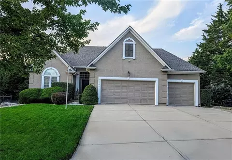 21400 W 98th Pl, Lenexa, KS 66220