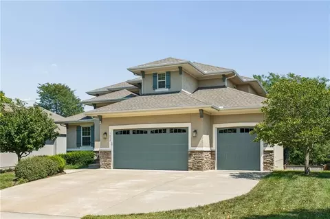 1052 N Stonecrest Rd, Olathe, KS 66061