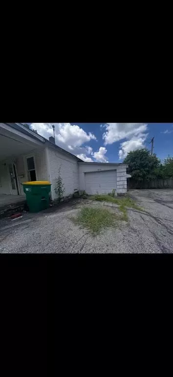 4516 State Line Rd, Kansas City, KS 66103