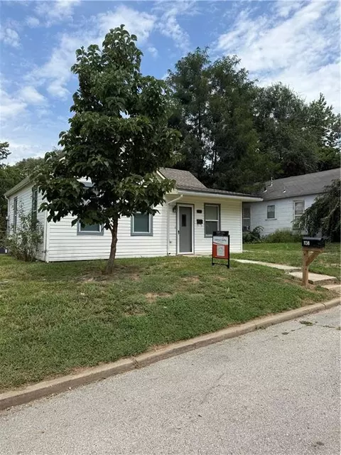 1138 Kansas St, Leavenworth, KS 66048