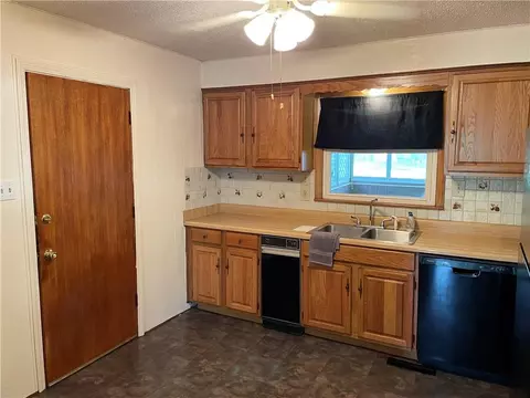 Kitchen - 12102 E 47th Ter, Independence, MO 64055 photo 2 of 2