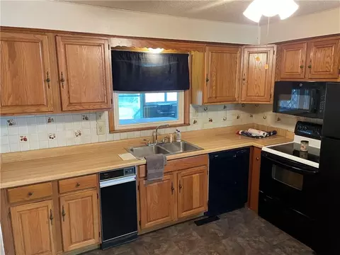 Kitchen - 12102 E 47th Ter, Independence, MO 64055 photo 1 of 2