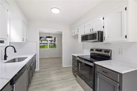 Kitchen - 3702 NE Grant St, Lees Summit, MO 64064 photo 4 of 4