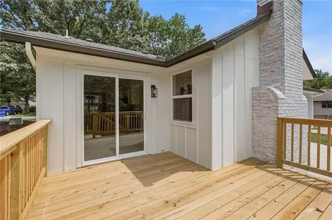 Exterior - 3702 NE Grant St, Lees Summit, MO 64064 photo 9 of 10