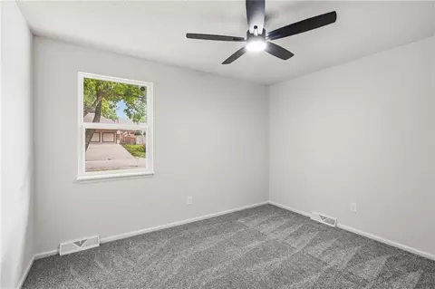 Bedroom - 3702 NE Grant St, Lees Summit, MO 64064 photo 3 of 7
