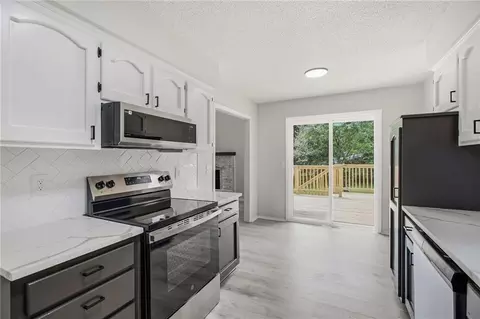 Kitchen - 3702 NE Grant St, Lees Summit, MO 64064 photo 2 of 4