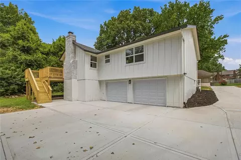 Exterior - 3702 NE Grant St, Lees Summit, MO 64064 photo 5 of 10