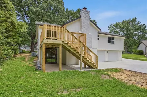 Exterior - 3702 NE Grant St, Lees Summit, MO 64064 photo 7 of 10
