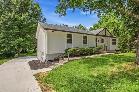 Exterior - 3702 NE Grant St, Lees Summit, MO 64064 photo 3 of 10