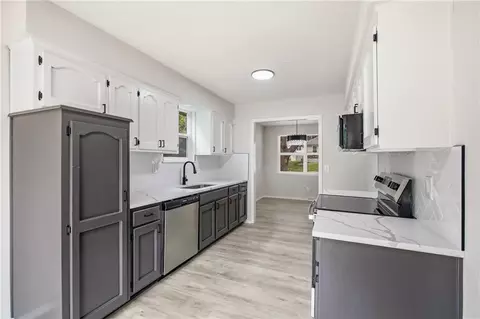 Kitchen - 3702 NE Grant St, Lees Summit, MO 64064 photo 3 of 4
