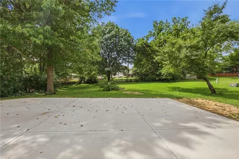 Exterior - 3702 NE Grant St, Lees Summit, MO 64064 photo 4 of 10