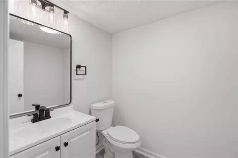 Bath - 3702 NE Grant St, Lees Summit, MO 64064 photo 3 of 3