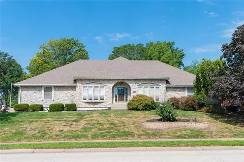 7000 N Agnes St, Gladstone, MO 64119