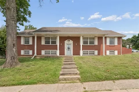 101 W Insley Ave, Bonner Springs, KS 66012