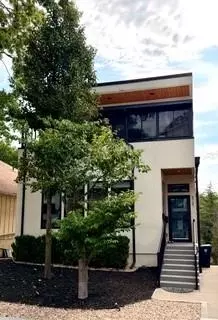 4727 Mercier St, Kansas City, MO 64112