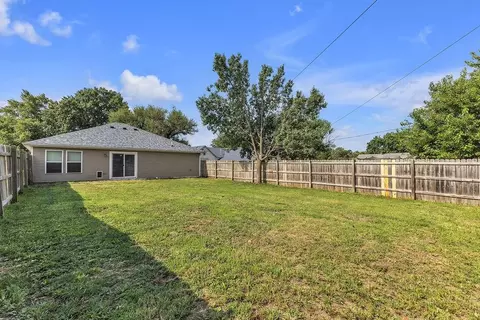 Exterior - 411 E 6th St, Cameron, MO 64429 photo 5 of 7
