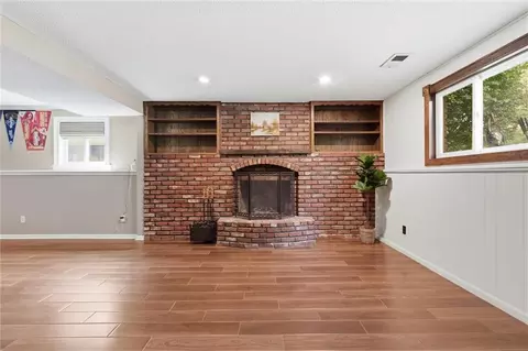 Living - 573 E 126th Ter, Olathe, KS 66061 photo 5 of 8