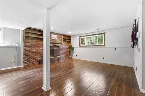Living - 573 E 126th Ter, Olathe, KS 66061 photo 4 of 8