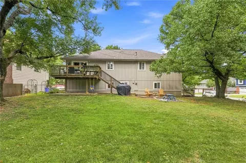 Exterior - 573 E 126th Ter, Olathe, KS 66061 photo 9 of 11