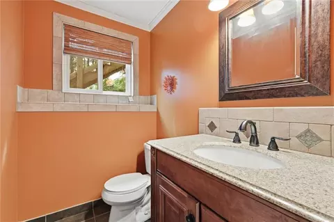 Bath - 573 E 126th Ter, Olathe, KS 66061 photo 3 of 3
