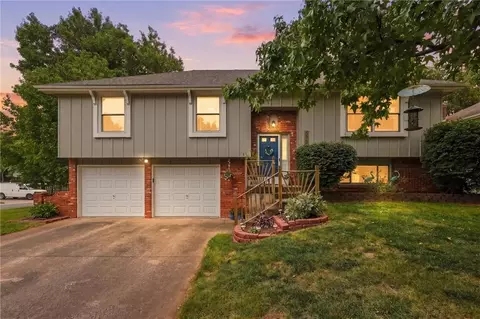 Exterior - 573 E 126th Ter, Olathe, KS 66061 photo 2 of 11