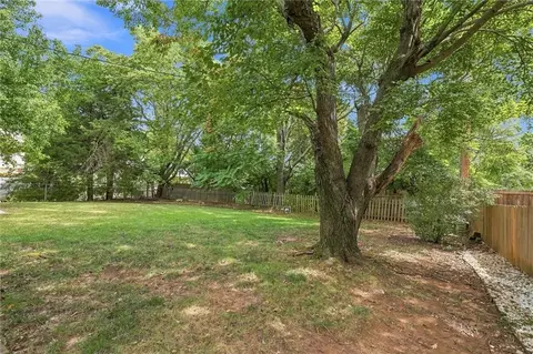 Exterior - 573 E 126th Ter, Olathe, KS 66061 photo 7 of 11