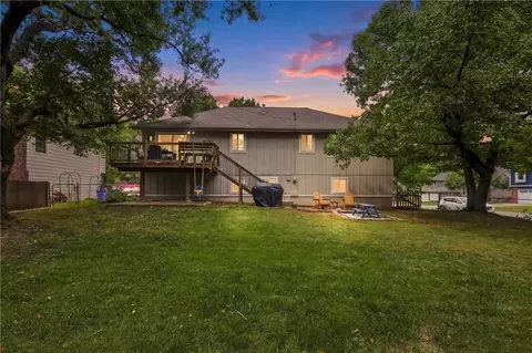Exterior - 573 E 126th Ter, Olathe, KS 66061 photo 10 of 11