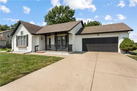 Exterior - 1601 Elm St, Eudora, KS 66025 photo 2 of 7